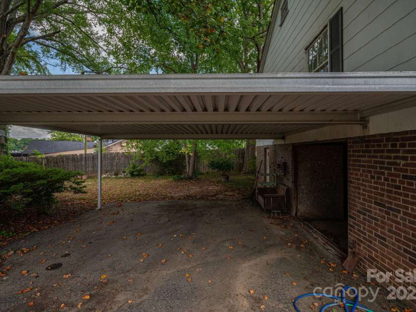1109 Union Road, Gastonia, NC 28054.  MLS# CAR4284473, YatesRealty ID 28750. 