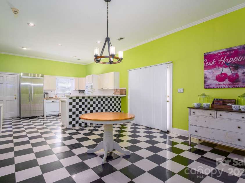 1109 Union Road, Gastonia, NC 28054.  MLS# CAR4284473, YatesRealty ID 28750. 