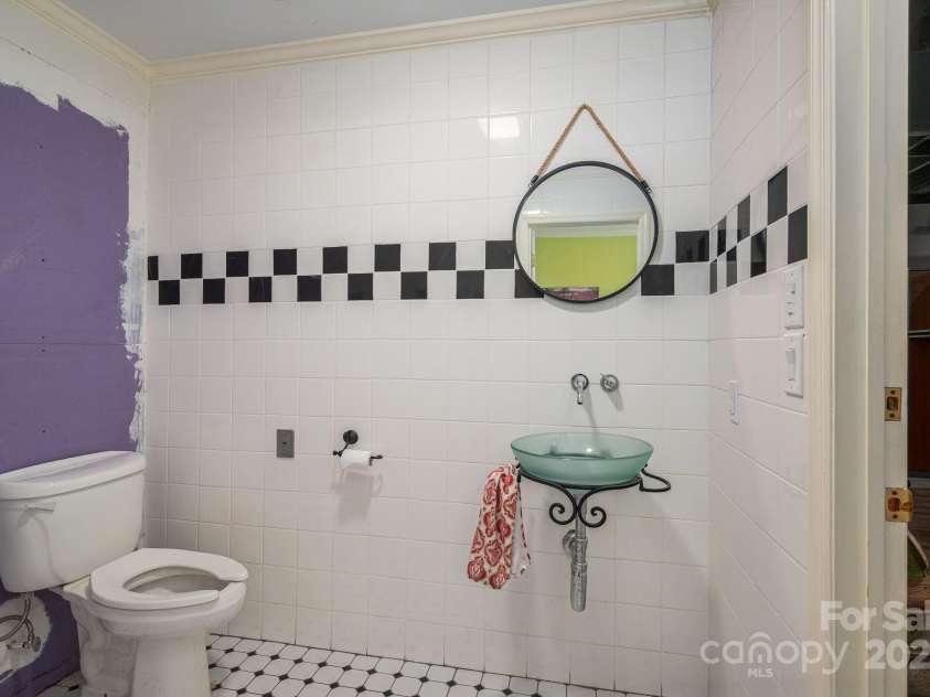 1109 Union Road, Gastonia, NC 28054.  MLS# CAR4284473, YatesRealty ID 28750. 