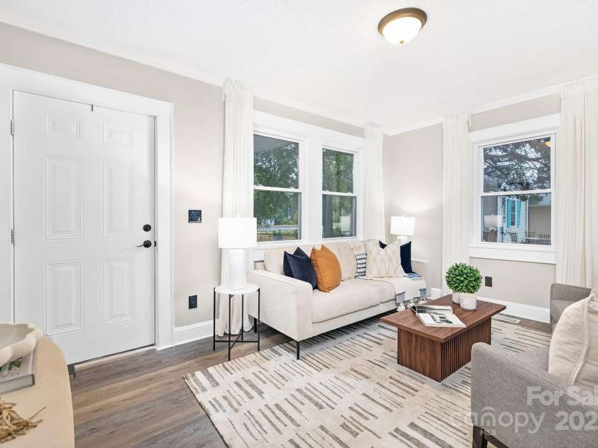 3824 Freedom Drive, Charlotte, NC 28208.  MLS# CAR4316895, YatesRealty ID 28752. Livingroom