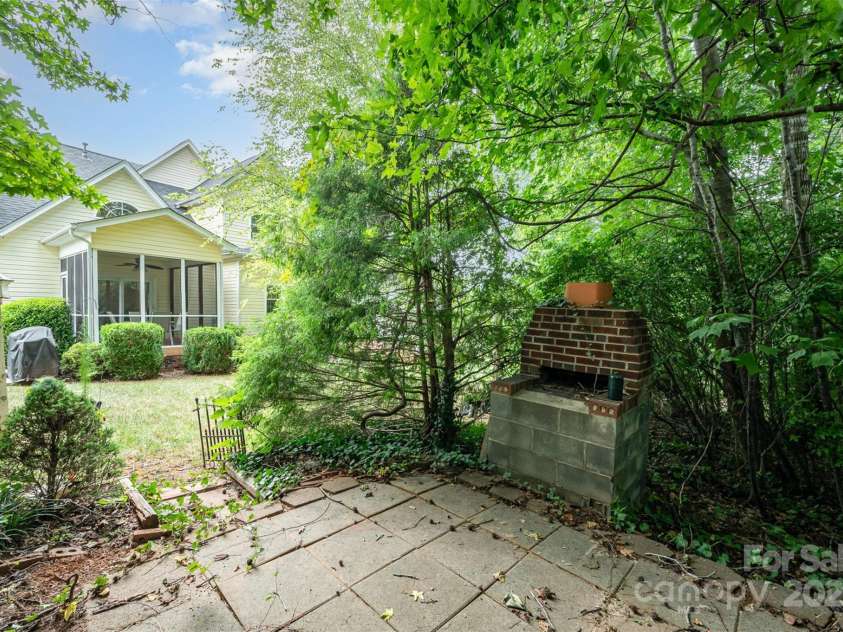 4042 River Falls Drive, Lowell, NC 28098.  MLS# CAR4283716, YatesRealty ID 28755. 