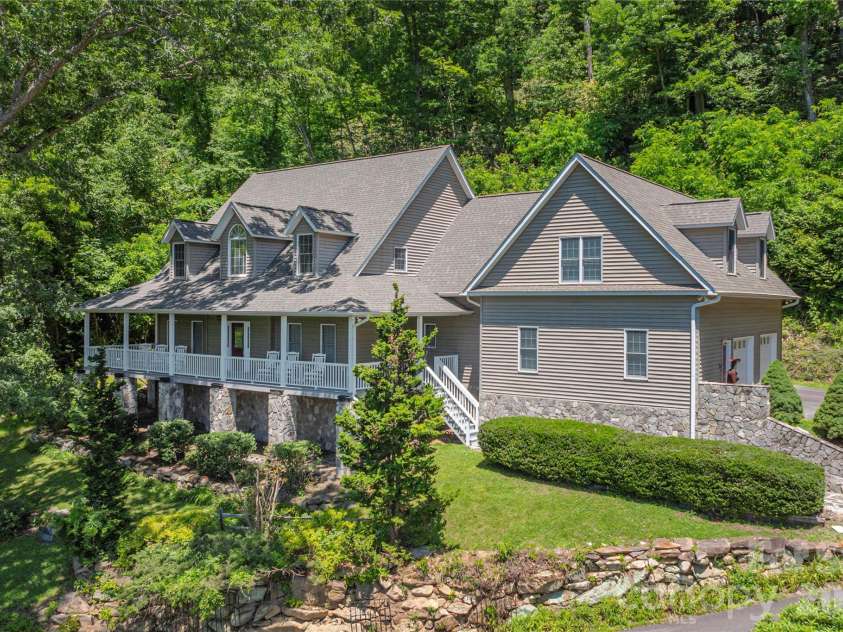 554 Breckenridge Road, Waynesville, NC 28785.  MLS# CAR4390627, YatesRealty ID 28756. 