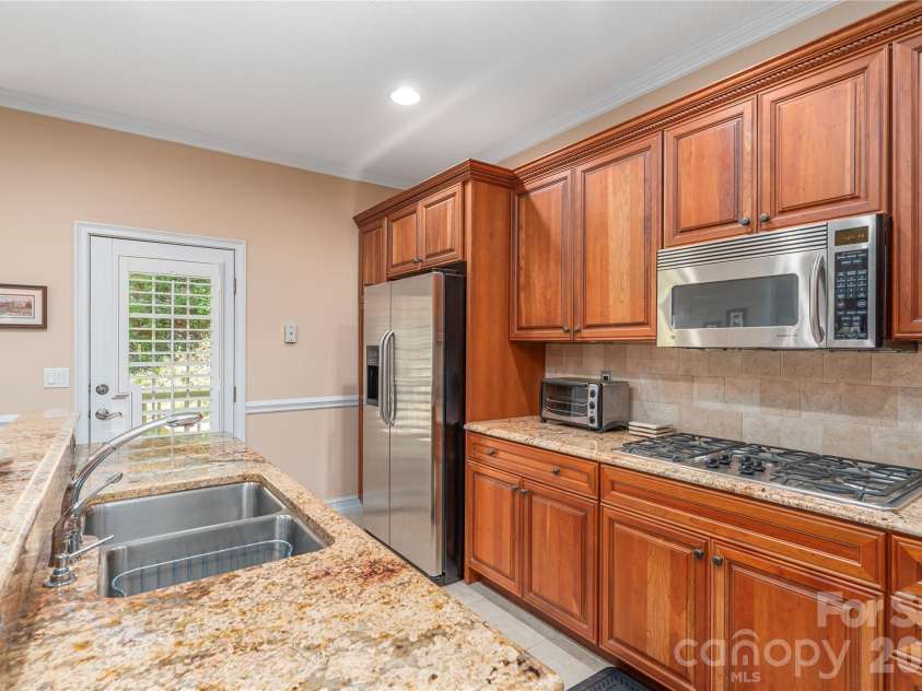 554 Breckenridge Road, Waynesville, NC 28785.  MLS# CAR4390627, YatesRealty ID 28756. Fit for the fussiest of chefs