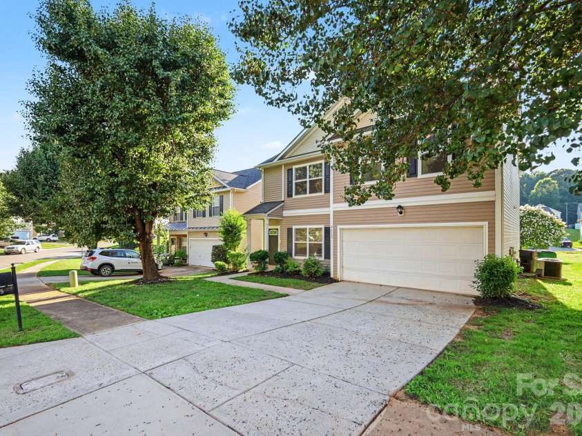4615 Potters Glen Road, Charlotte, NC 28269.  MLS# CAR4390253, YatesRealty ID 28757. 