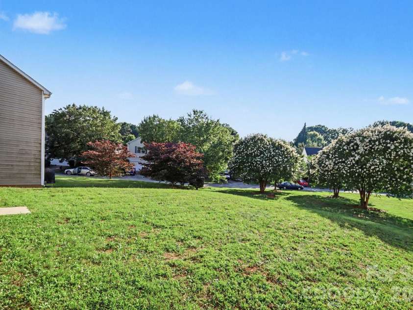 4615 Potters Glen Road, Charlotte, NC 28269.  MLS# CAR4390253, YatesRealty ID 28757. 