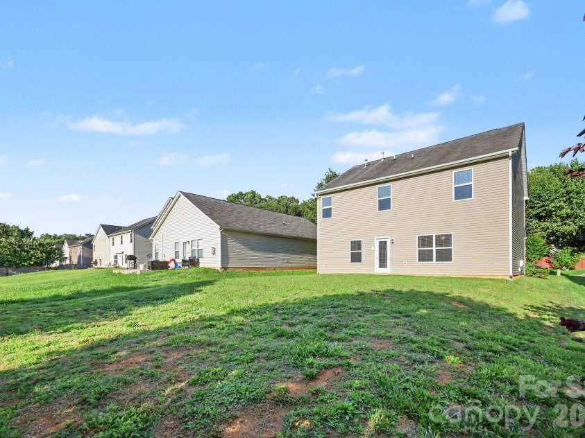 4615 Potters Glen Road, Charlotte, NC 28269.  MLS# CAR4390253, YatesRealty ID 28757. 
