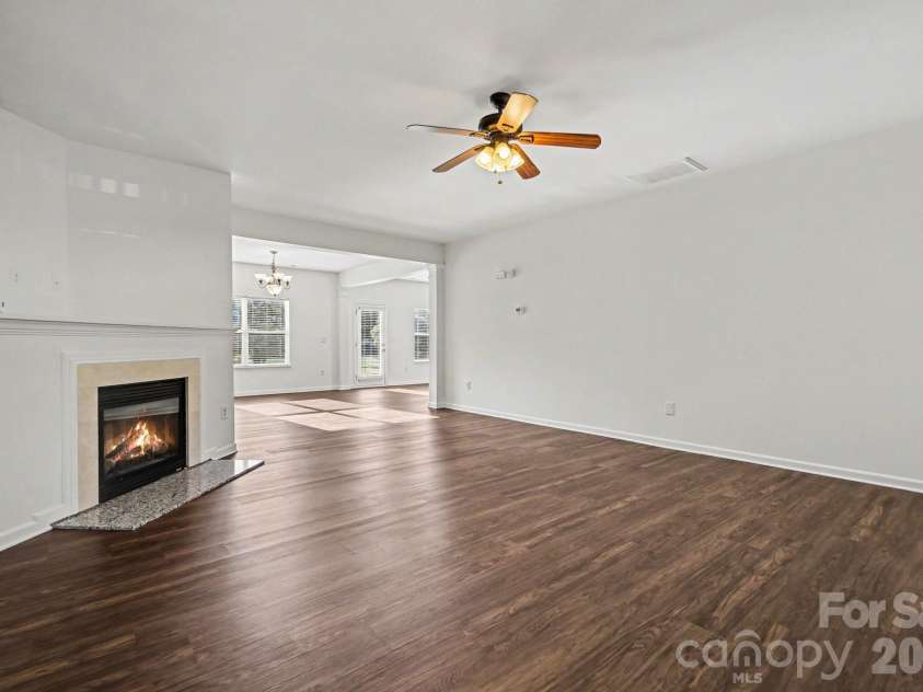 4615 Potters Glen Road, Charlotte, NC 28269.  MLS# CAR4390253, YatesRealty ID 28757. 