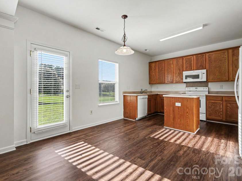 4615 Potters Glen Road, Charlotte, NC 28269.  MLS# CAR4390253, YatesRealty ID 28757. 
