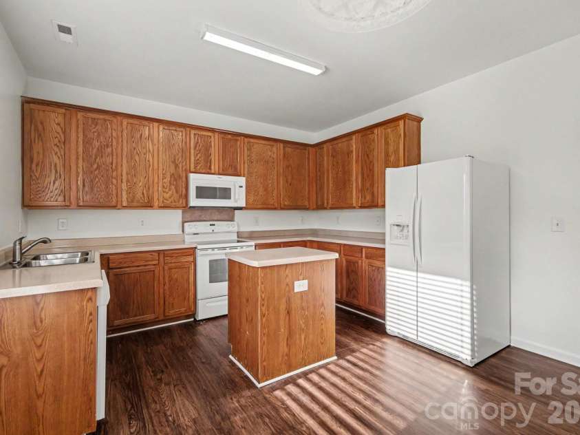 4615 Potters Glen Road, Charlotte, NC 28269.  MLS# CAR4390253, YatesRealty ID 28757. 