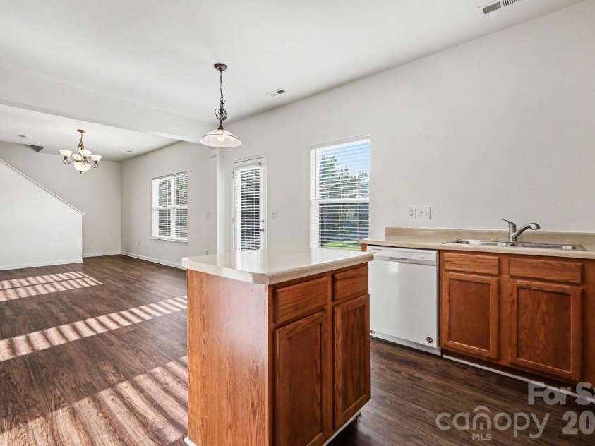 4615 Potters Glen Road, Charlotte, NC 28269.  MLS# CAR4390253, YatesRealty ID 28757. 