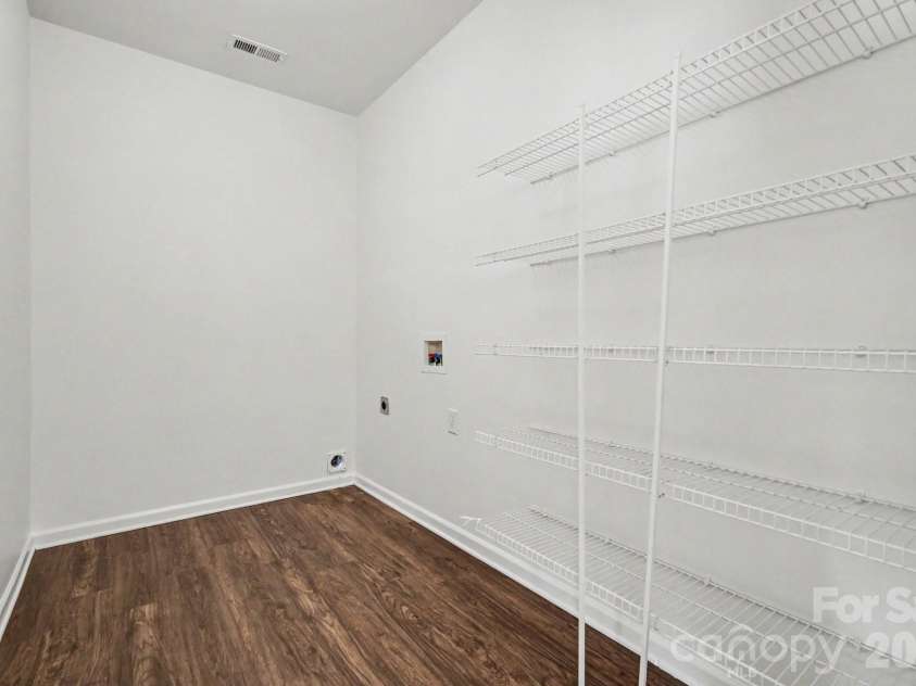 4615 Potters Glen Road, Charlotte, NC 28269.  MLS# CAR4390253, YatesRealty ID 28757. 