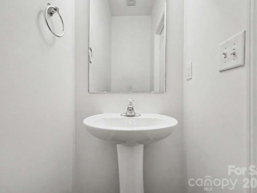 4615 Potters Glen Road, Charlotte, NC 28269.  MLS# CAR4390253, YatesRealty ID 28757. 