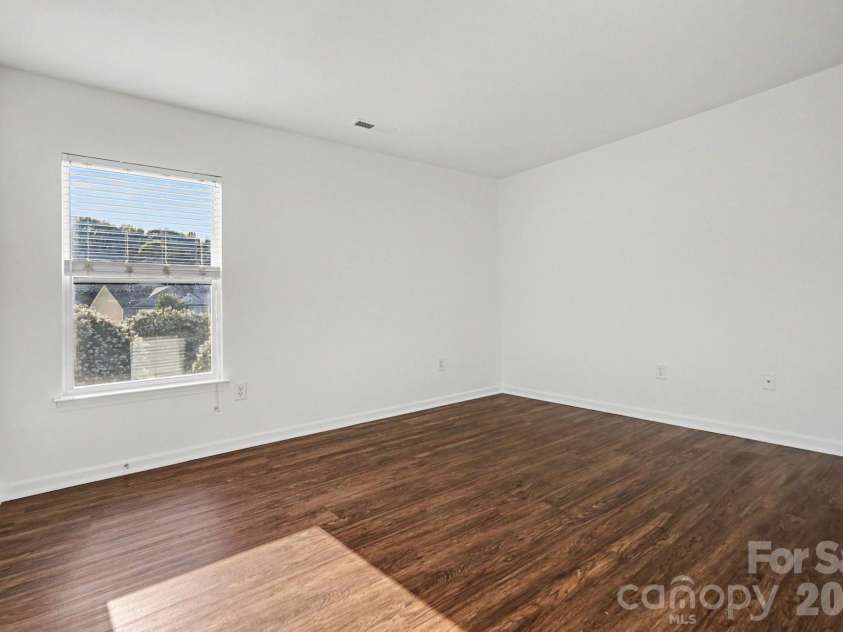 4615 Potters Glen Road, Charlotte, NC 28269.  MLS# CAR4390253, YatesRealty ID 28757. 