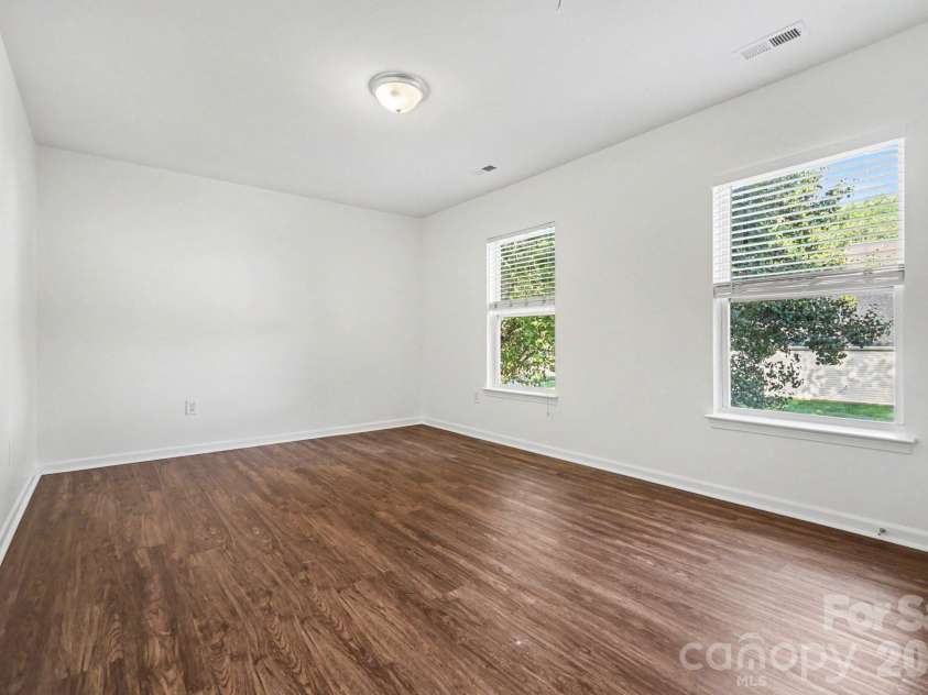 4615 Potters Glen Road, Charlotte, NC 28269.  MLS# CAR4390253, YatesRealty ID 28757. 