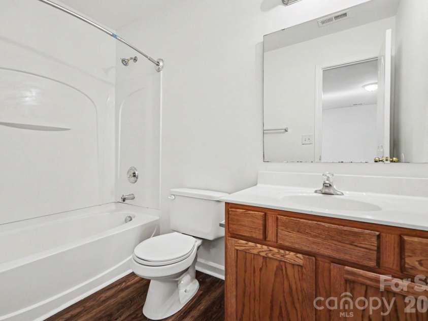 4615 Potters Glen Road, Charlotte, NC 28269.  MLS# CAR4390253, YatesRealty ID 28757. 