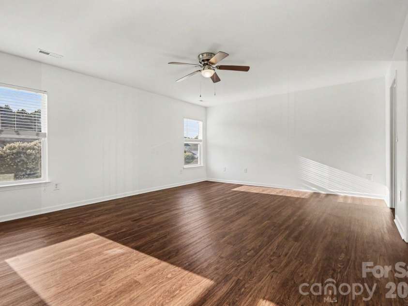 4615 Potters Glen Road, Charlotte, NC 28269.  MLS# CAR4390253, YatesRealty ID 28757. 