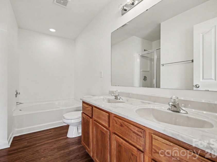 4615 Potters Glen Road, Charlotte, NC 28269.  MLS# CAR4390253, YatesRealty ID 28757. 