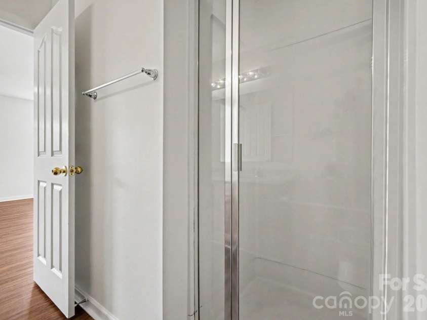 4615 Potters Glen Road, Charlotte, NC 28269.  MLS# CAR4390253, YatesRealty ID 28757. 