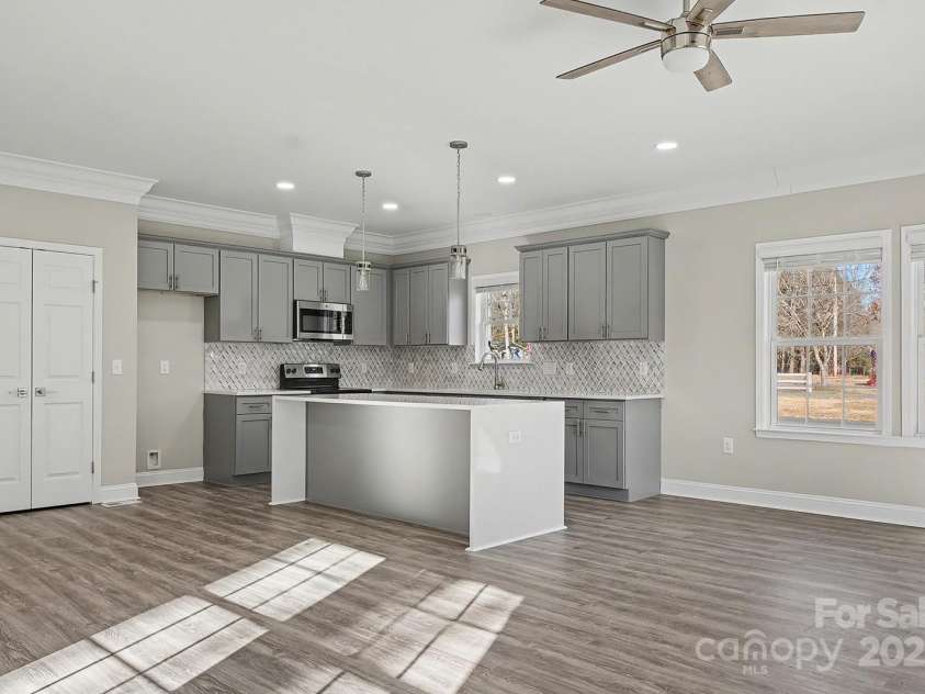 4006 Scarlet Drive, Matthews, NC 28104.  MLS# CAR4251173, YatesRealty ID 28758. 