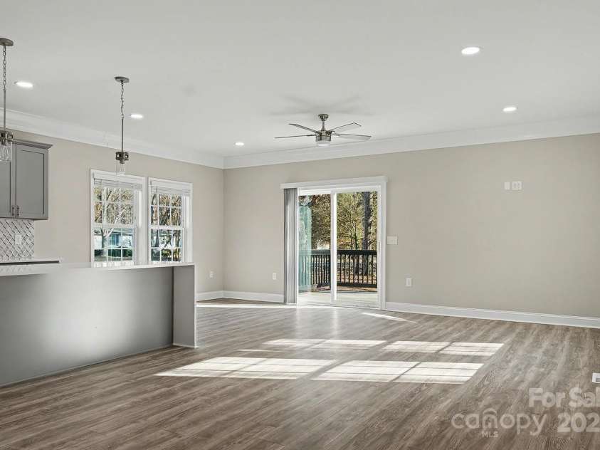 4006 Scarlet Drive, Matthews, NC 28104.  MLS# CAR4251173, YatesRealty ID 28758. 