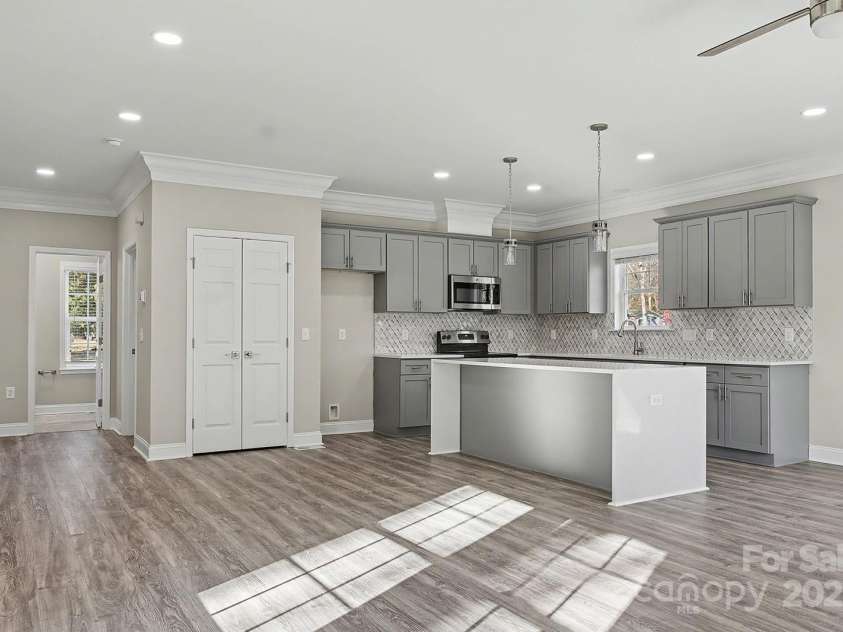 4006 Scarlet Drive, Matthews, NC 28104.  MLS# CAR4251173, YatesRealty ID 28758. 