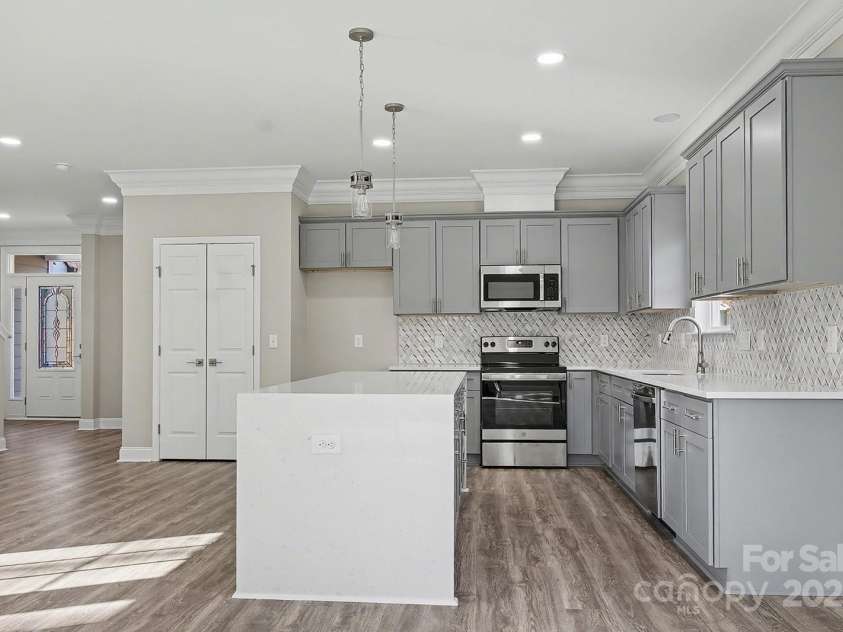 4006 Scarlet Drive, Matthews, NC 28104.  MLS# CAR4251173, YatesRealty ID 28758. 