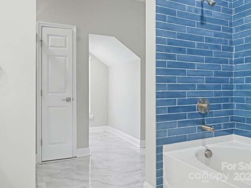 4006 Scarlet Drive, Matthews, NC 28104.  MLS# CAR4251173, YatesRealty ID 28758. 