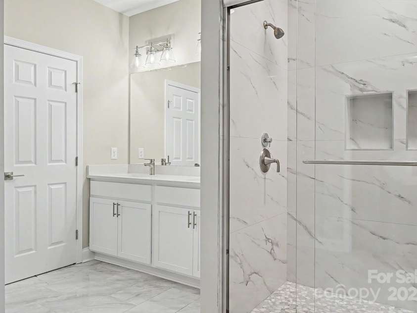 4006 Scarlet Drive, Matthews, NC 28104.  MLS# CAR4251173, YatesRealty ID 28758. 