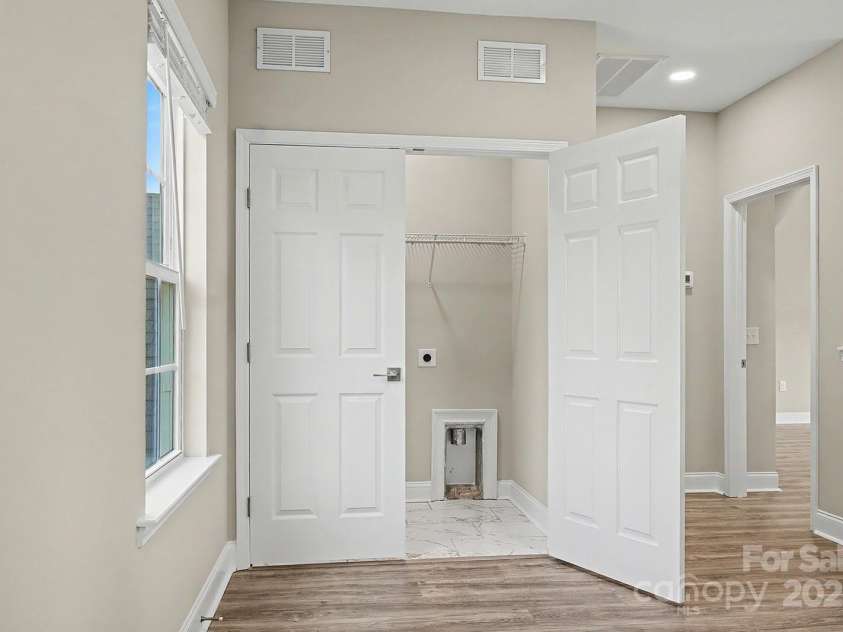 4006 Scarlet Drive, Matthews, NC 28104.  MLS# CAR4251173, YatesRealty ID 28758. 