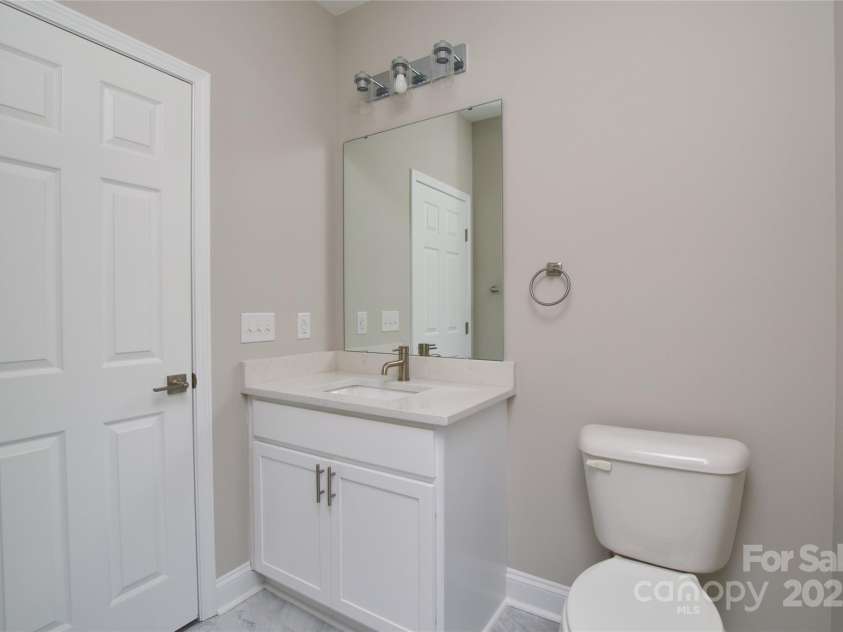 4006 Scarlet Drive, Matthews, NC 28104.  MLS# CAR4251173, YatesRealty ID 28758. Bedroom #1 bathroom