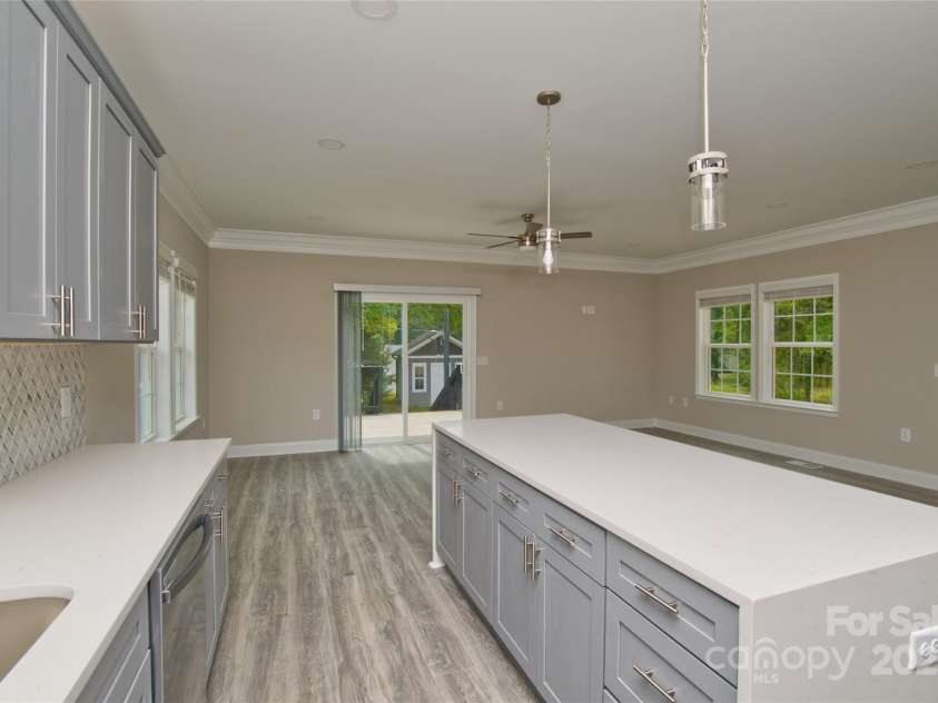 4006 Scarlet Drive, Matthews, NC 28104.  MLS# CAR4251173, YatesRealty ID 28758. Kitchen