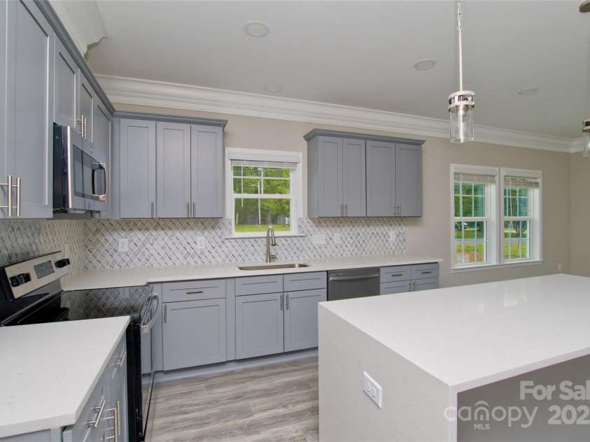 4006 Scarlet Drive, Matthews, NC 28104.  MLS# CAR4251173, YatesRealty ID 28758. Kitchen
