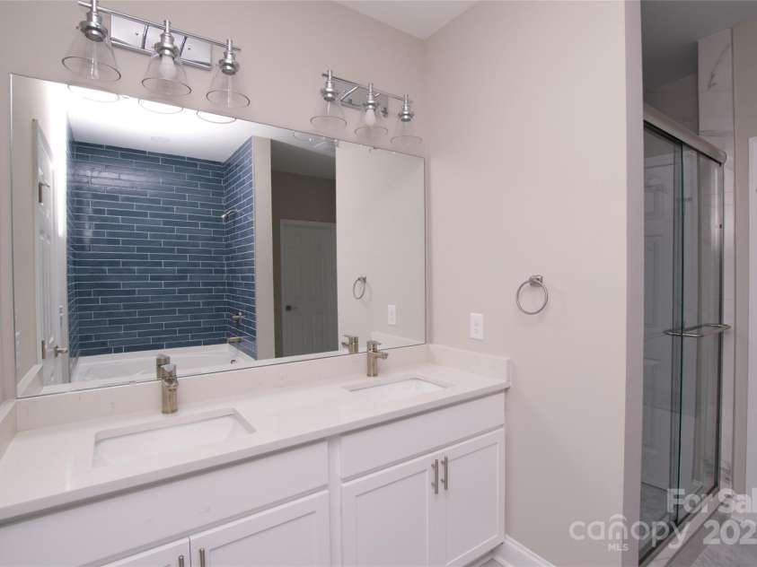 4006 Scarlet Drive, Matthews, NC 28104.  MLS# CAR4251173, YatesRealty ID 28758. Master bathroom