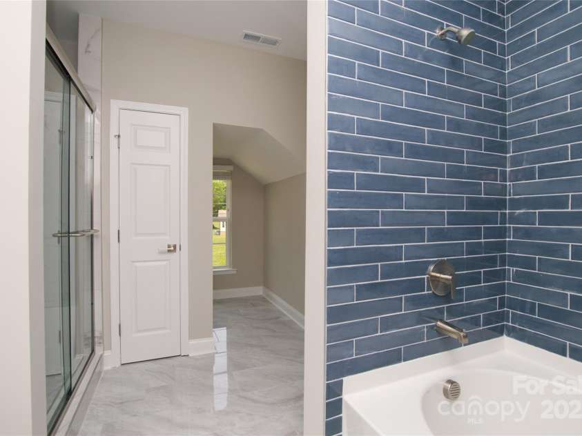 4006 Scarlet Drive, Matthews, NC 28104.  MLS# CAR4251173, YatesRealty ID 28758. Master bathroom