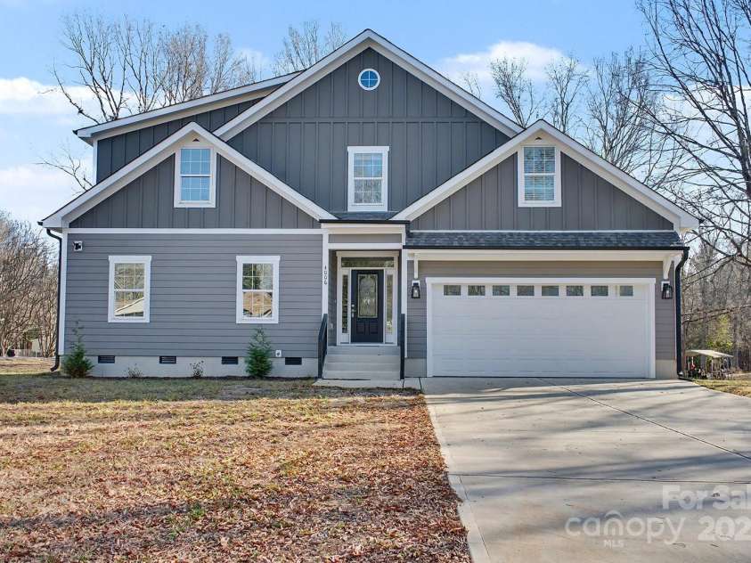 4006 Scarlet Drive, Matthews, NC 28104.  MLS# CAR4251173, YatesRealty ID 28758. Winter season