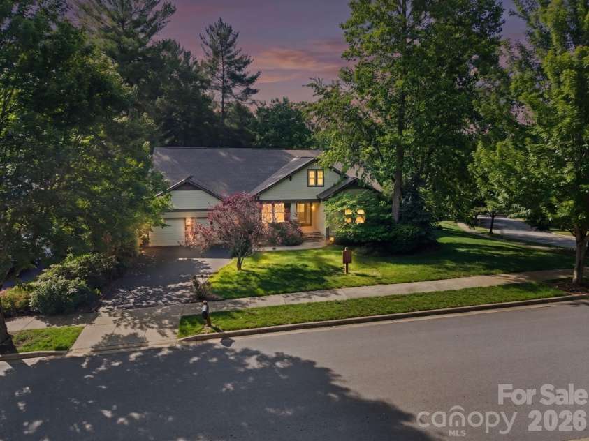 289 Fennel Dun Circle, Biltmore Lake, NC 28715.  MLS# CAR4388138, YatesRealty ID 28759. 