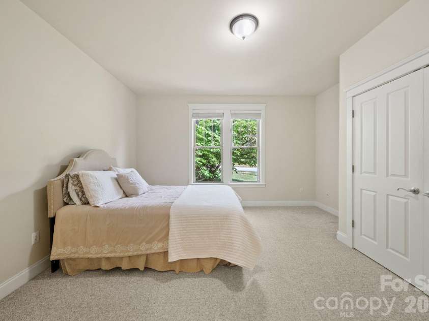 289 Fennel Dun Circle, Biltmore Lake, NC 28715.  MLS# CAR4388138, YatesRealty ID 28759. 