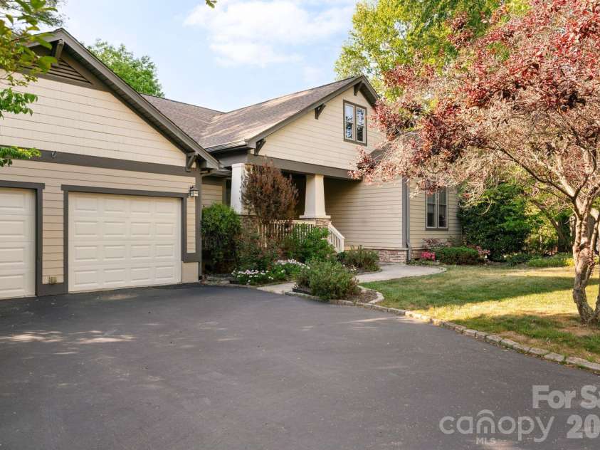289 Fennel Dun Circle, Biltmore Lake, NC 28715.  MLS# CAR4388138, YatesRealty ID 28759. 