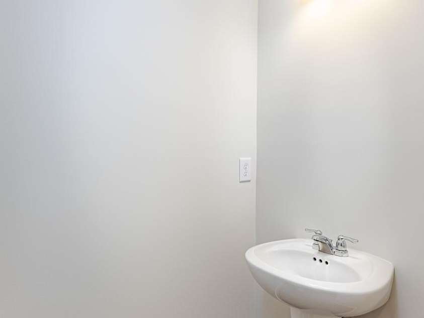 2535 Ruby Dixon Crossing Drive, Gastonia, NC 28056.  MLS# CAR4256272, YatesRealty ID 2876. Powder bath