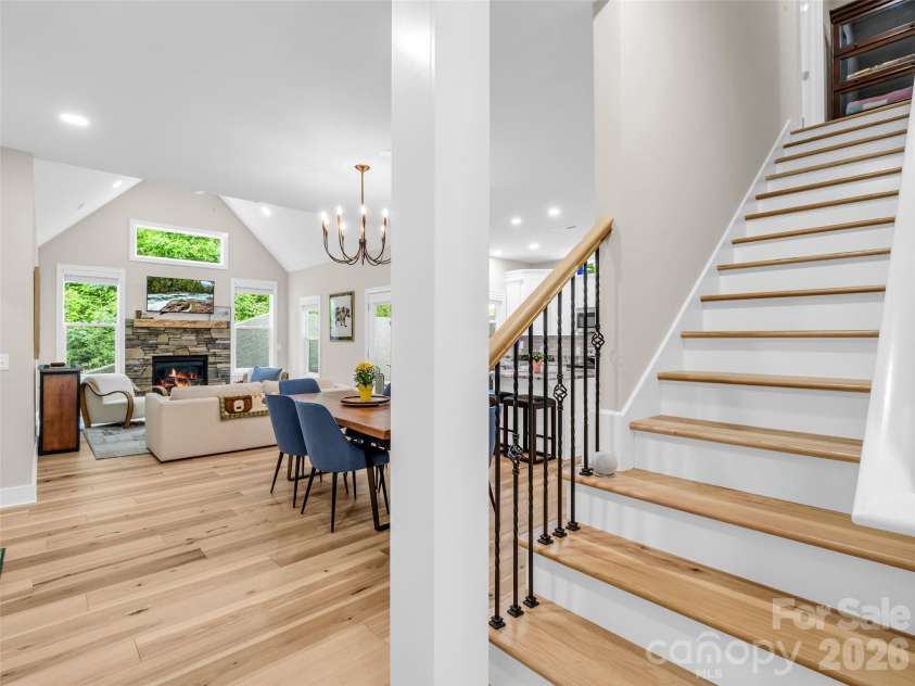 221 Millbrae Loop, Hendersonville, NC 28791.  MLS# CAR4382043, YatesRealty ID 28761. 