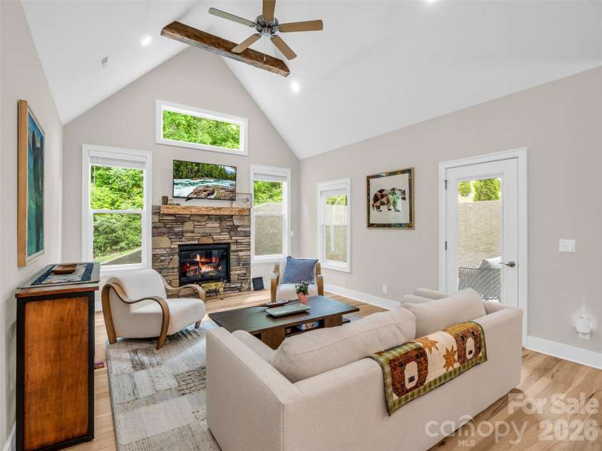 221 Millbrae Loop, Hendersonville, NC 28791.  MLS# CAR4382043, YatesRealty ID 28761. 