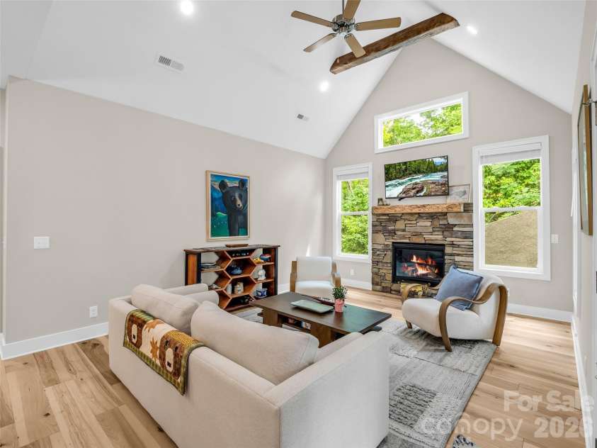 221 Millbrae Loop, Hendersonville, NC 28791.  MLS# CAR4382043, YatesRealty ID 28761. 