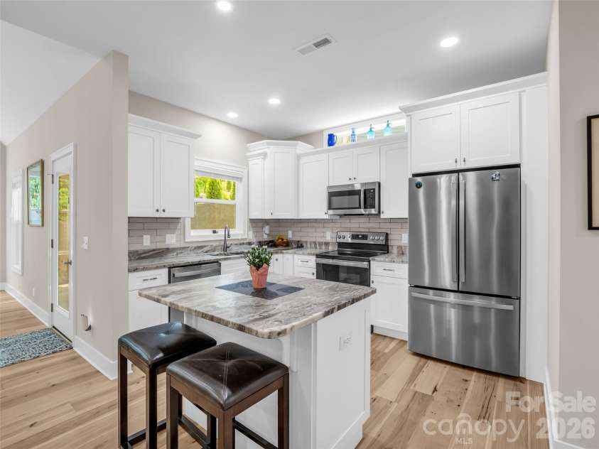 221 Millbrae Loop, Hendersonville, NC 28791.  MLS# CAR4382043, YatesRealty ID 28761. 