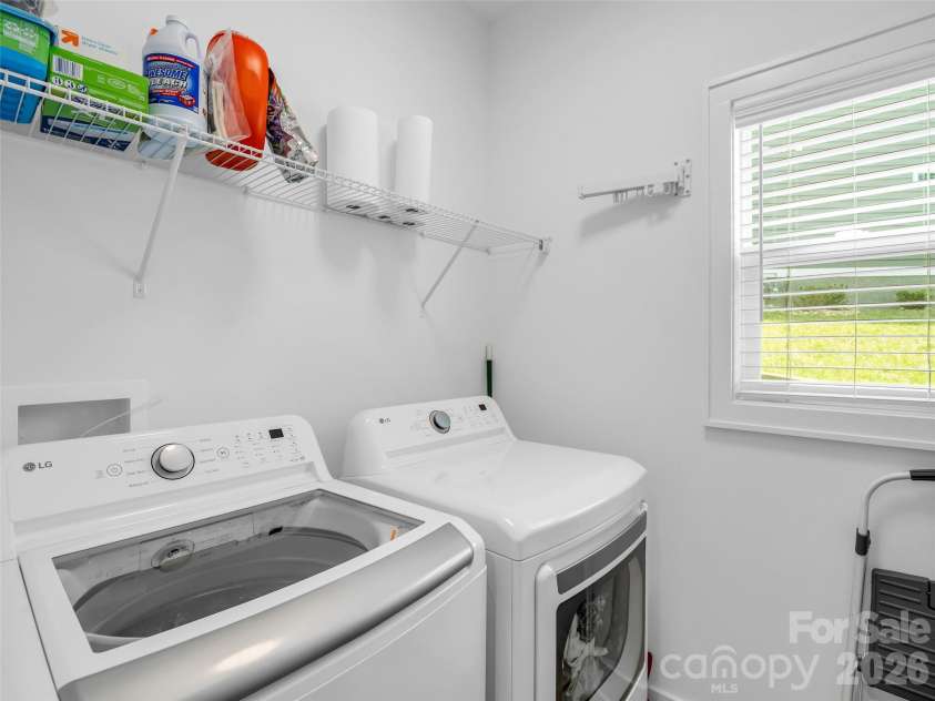 221 Millbrae Loop, Hendersonville, NC 28791.  MLS# CAR4382043, YatesRealty ID 28761. 