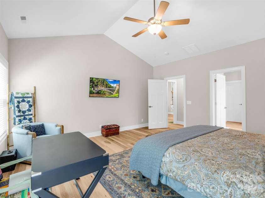 221 Millbrae Loop, Hendersonville, NC 28791.  MLS# CAR4382043, YatesRealty ID 28761. 