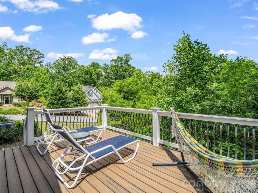 221 Millbrae Loop, Hendersonville, NC 28791.  MLS# CAR4382043, YatesRealty ID 28761. 