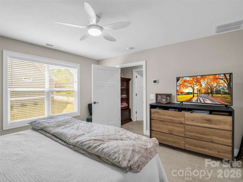 221 Millbrae Loop, Hendersonville, NC 28791.  MLS# CAR4382043, YatesRealty ID 28761. 