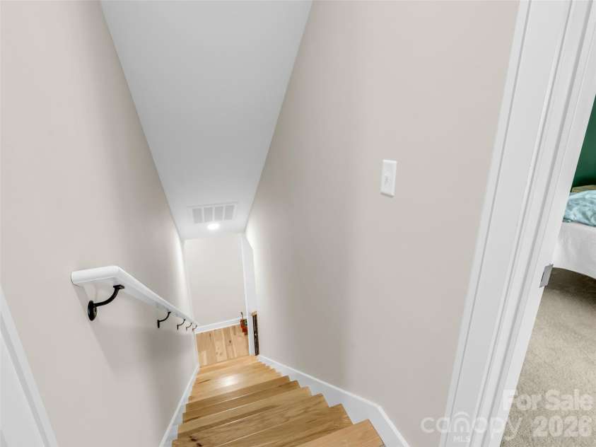 221 Millbrae Loop, Hendersonville, NC 28791.  MLS# CAR4382043, YatesRealty ID 28761. 