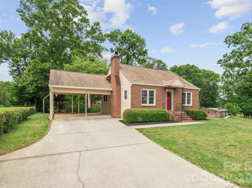 314 Old Leicester Highway, Asheville, NC 28806.  MLS# CAR4388057, YatesRealty ID 28763. 