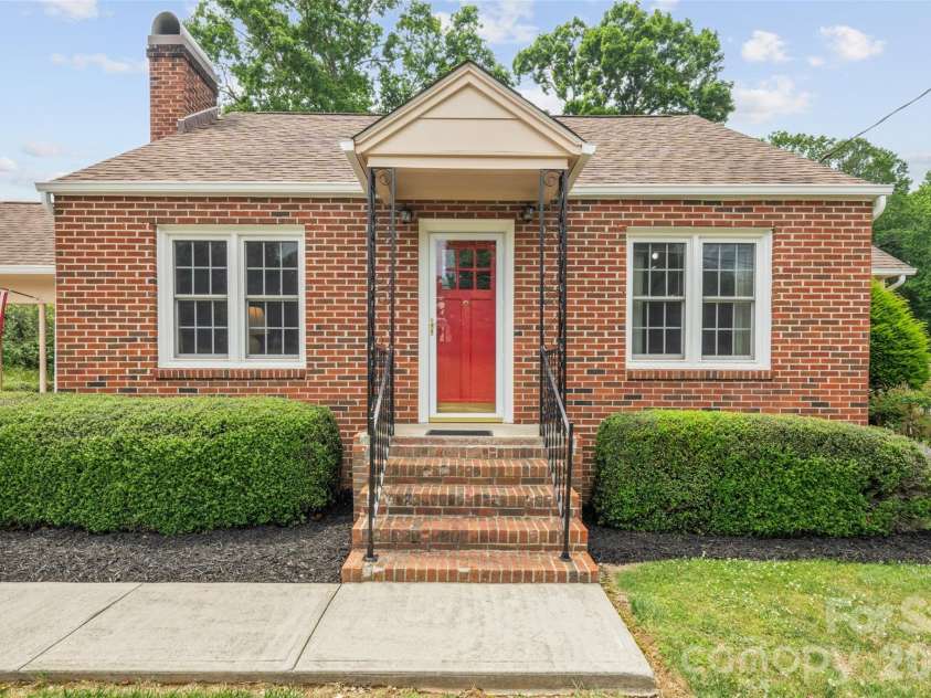 314 Old Leicester Highway, Asheville, NC 28806.  MLS# CAR4388057, YatesRealty ID 28763. 